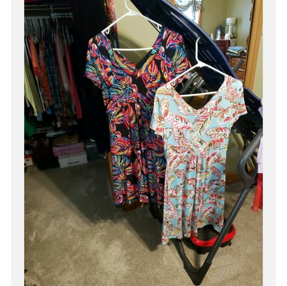 Woman's Floral Print VENUS Dresses(2) SIZE:MEDIUM *PERFECT CONDITION*